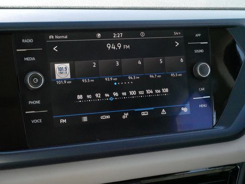 Certified 2022 Volkswagen Taos SE w/ Panoramic Sunroof Package AWD/4WD image 21