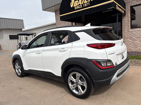 Used 2022 Hyundai Kona SEL w/ Convenience Package image 11