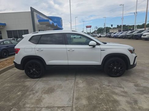 Used 2022 Volkswagen Taos SE FWD image 6