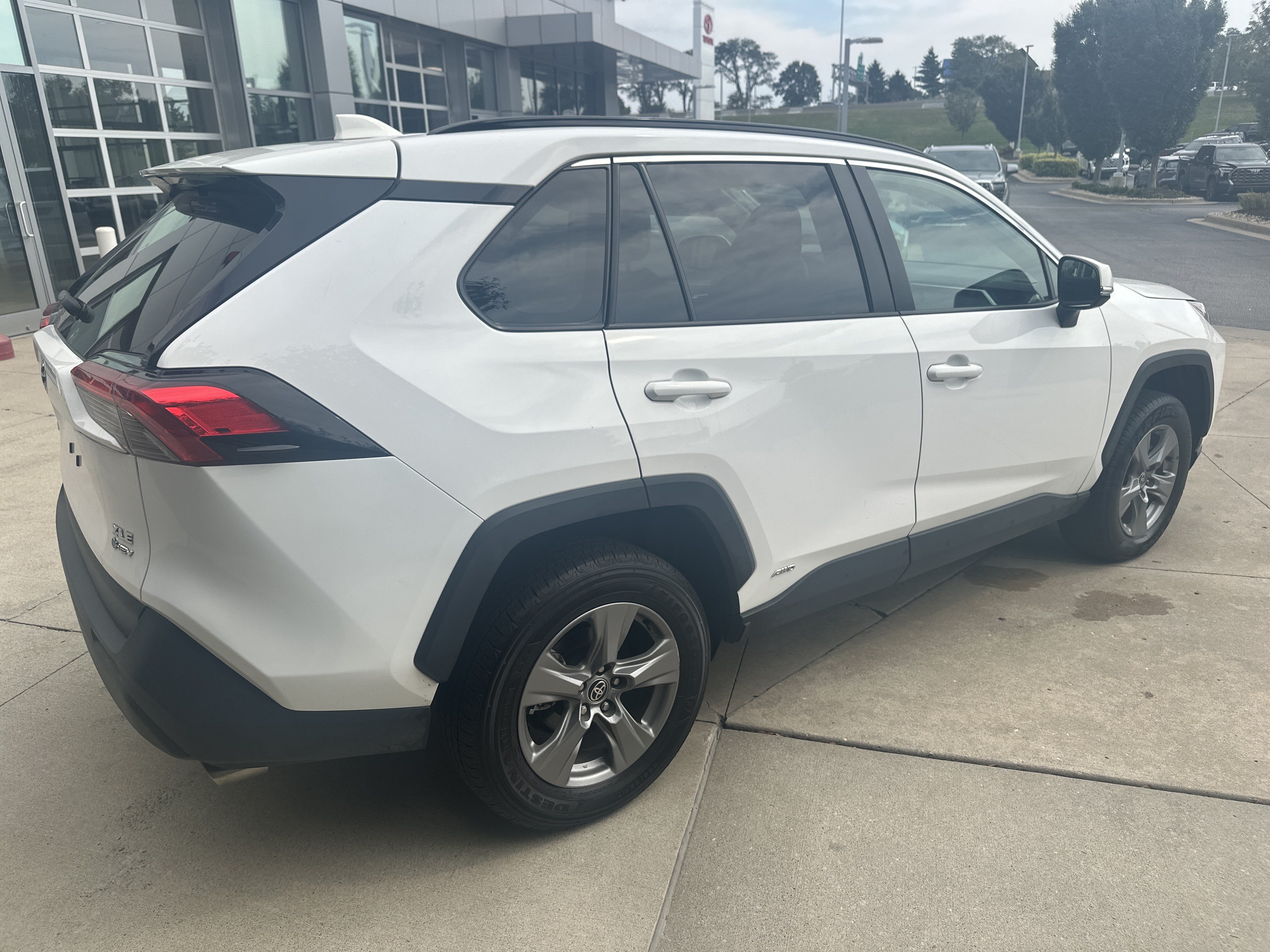 Used 2025 Toyota RAV4 XLE AWD/4WD image 6