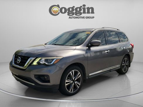 Used 2017 Nissan Pathfinder Platinum image 1