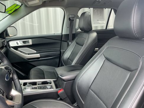 Used 2024 Ford Explorer Limited w/ Limited Technology Package AWD/4WD image 10