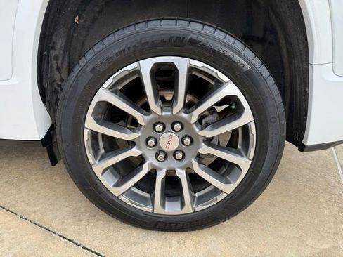 Used 2021 GMC Acadia Denali image 9