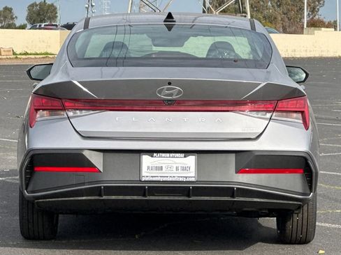 Used 2026 Hyundai Elantra Hybrid FWD image 5