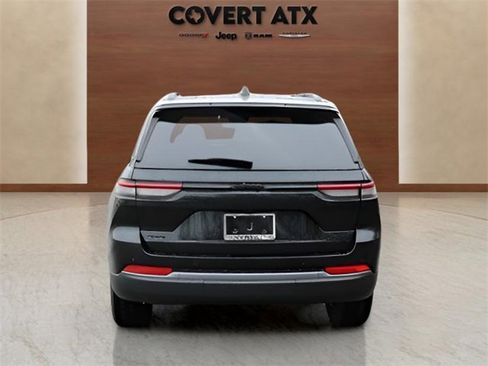 New 2026 Jeep Grand Cherokee Altitude image 4