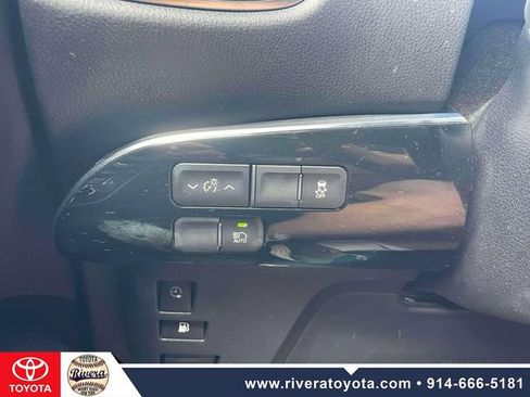Used 2017 Toyota Prius Prime Premium FWD image 19