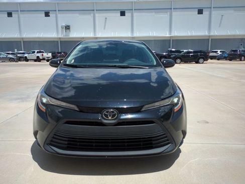 Used 2023 Toyota Corolla LE FWD image 2