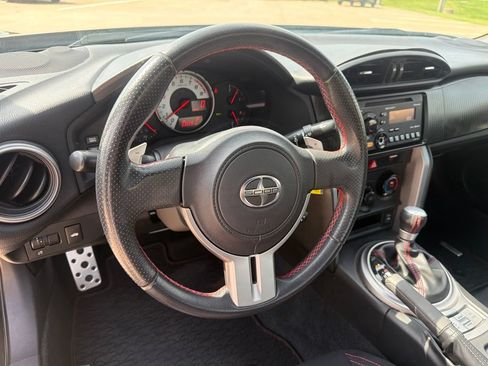 Used 2013 Scion FR-S RWD image 18