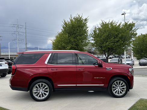 Used 2024 GMC Yukon Denali w/ Advanced Technology Package AWD/4WD image 6