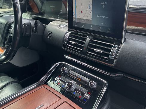 Used 2019 Lincoln Navigator Reserve w/ Cargo Package AWD/4WD image 8