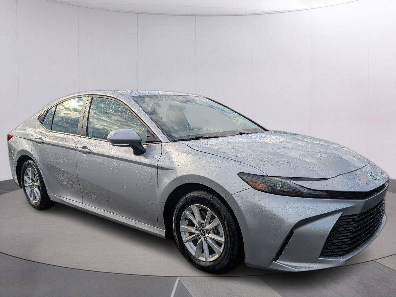 Used 2025 Toyota Camry LE FWD image 9