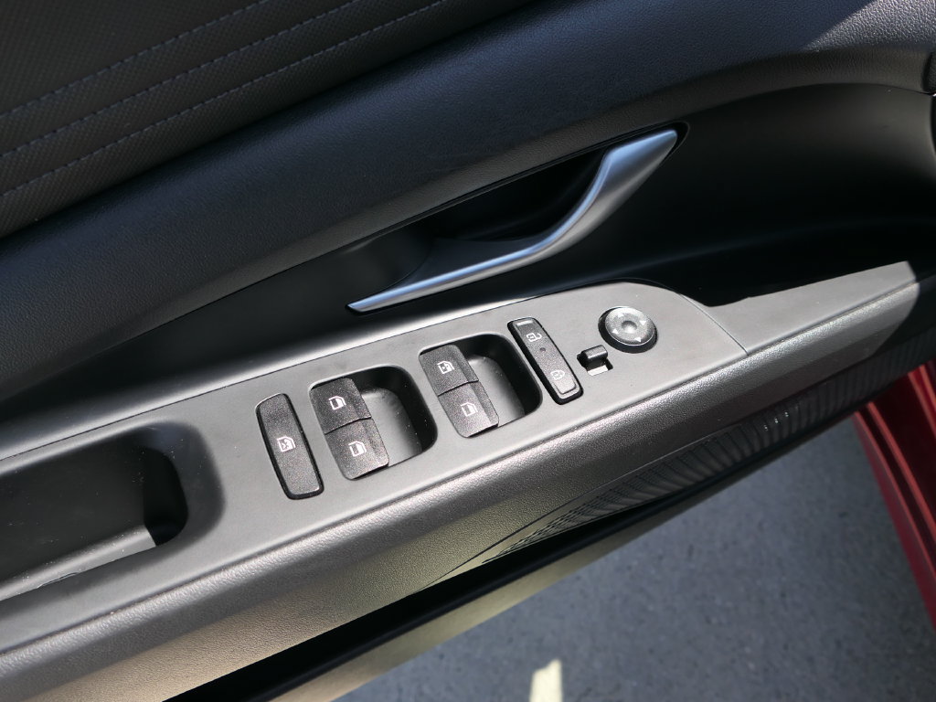 Used 2024 Hyundai Elantra Limited FWD image 11