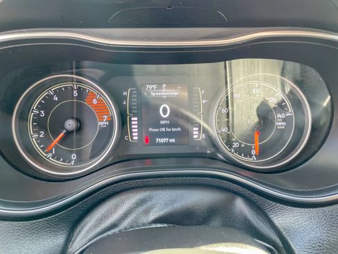 Used 2019 Jeep Cherokee Latitude Plus AWD/4WD image 17