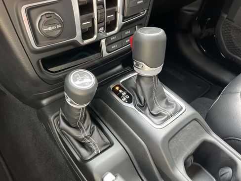 Used 2022 Jeep Wrangler Unlimited Sahara w/ Cold Weather Group image 19