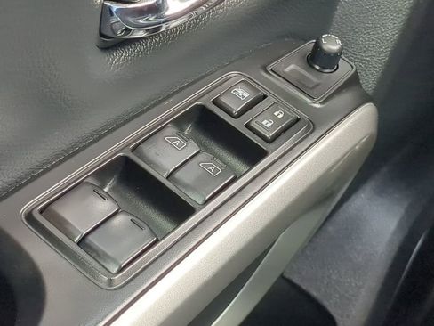 Used 2024 Nissan Titan SV w/ SV Convenience Package image 23