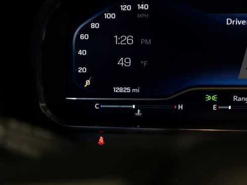 Used 2024 Chevrolet Suburban Z71 w/ Luxury Package image 33