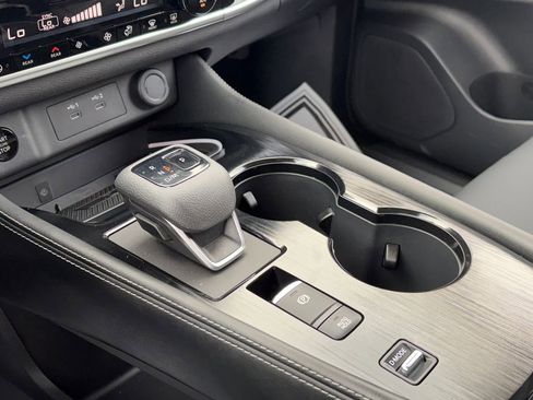 Used 2025 Nissan Rogue Platinum w/ Platinum Premium Package image 18