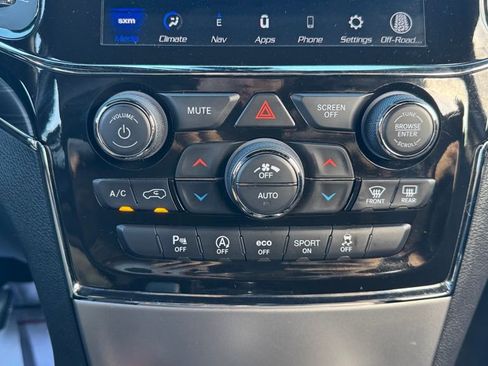 Used 2021 Jeep Grand Cherokee Limited image 28