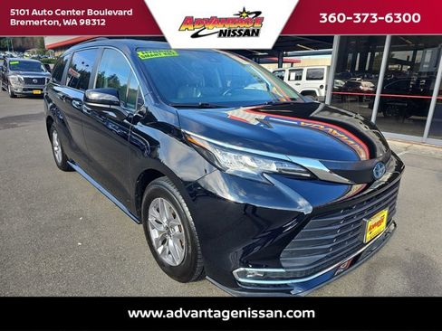 Used 2023 Toyota Sienna XLE image 7