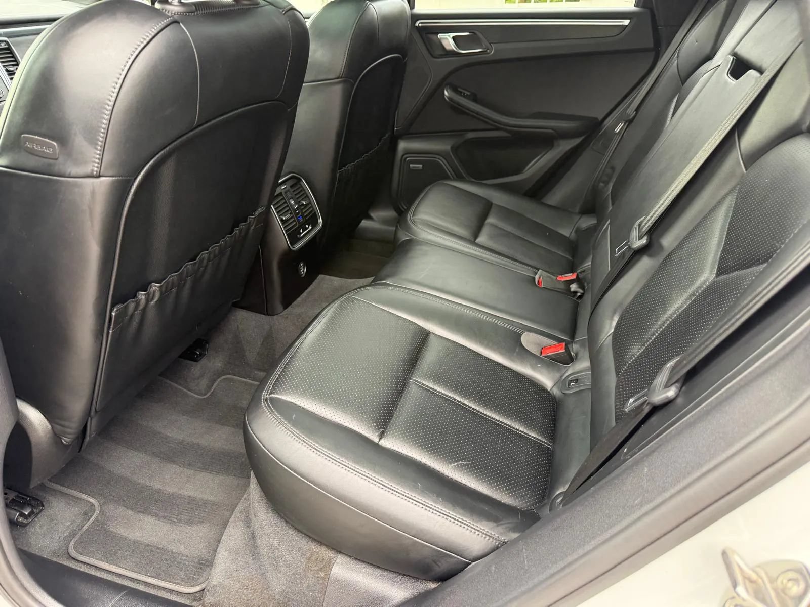 Used 2018 Porsche Macan GTS AWD/4WD image 26