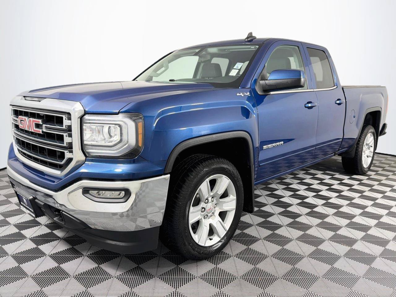Used 2017 GMC Sierra 1500 SLE AWD/4WD image 6
