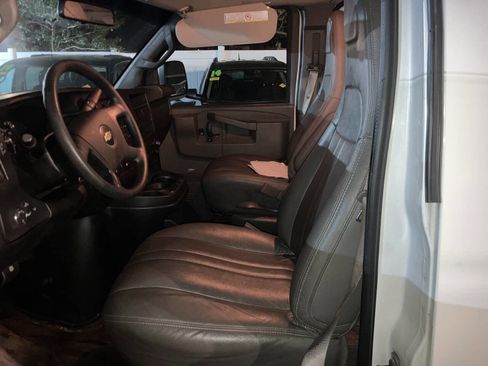 Used 2020 Chevrolet Express 2500 image 3