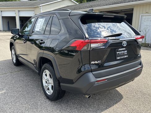 Used 2019 Toyota RAV4 LE AWD/4WD image 6