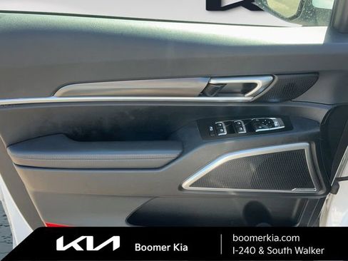 Certified 2025 Kia Telluride S image 17