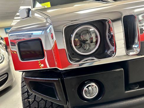 Used 2004 HUMMER H2 w/ Preferred Equipment Group image 19