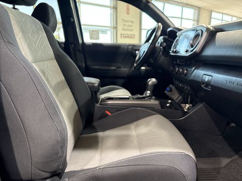 Used 2023 Toyota Tacoma TRD Off-Road w/ Technology Package RWD image 24