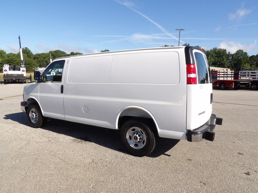 Used 2025 GMC Savana 2500 w/ Driver Convenience Package RWD image 4