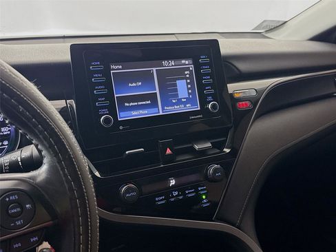 Used 2021 Toyota Camry SE image 8