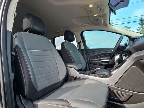 Used 2015 Ford Escape SE image 29