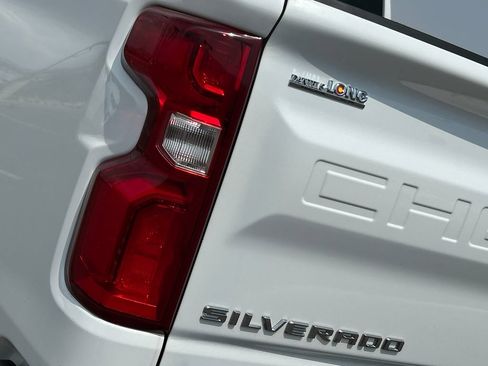 Used 2021 Chevrolet Silverado 1500 Custom Trail Boss AWD/4WD image 23