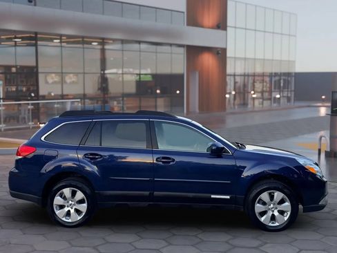 Used 2011 Subaru Outback 2.5i Limited AWD/4WD image 4