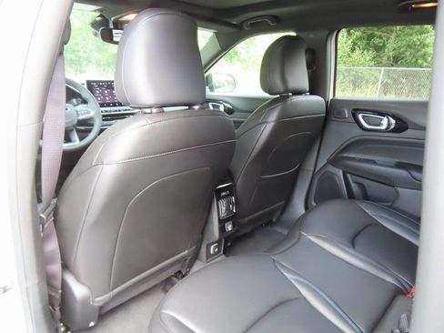 New 2025 Jeep Compass Limited w/ Sun & Sound Group image 21