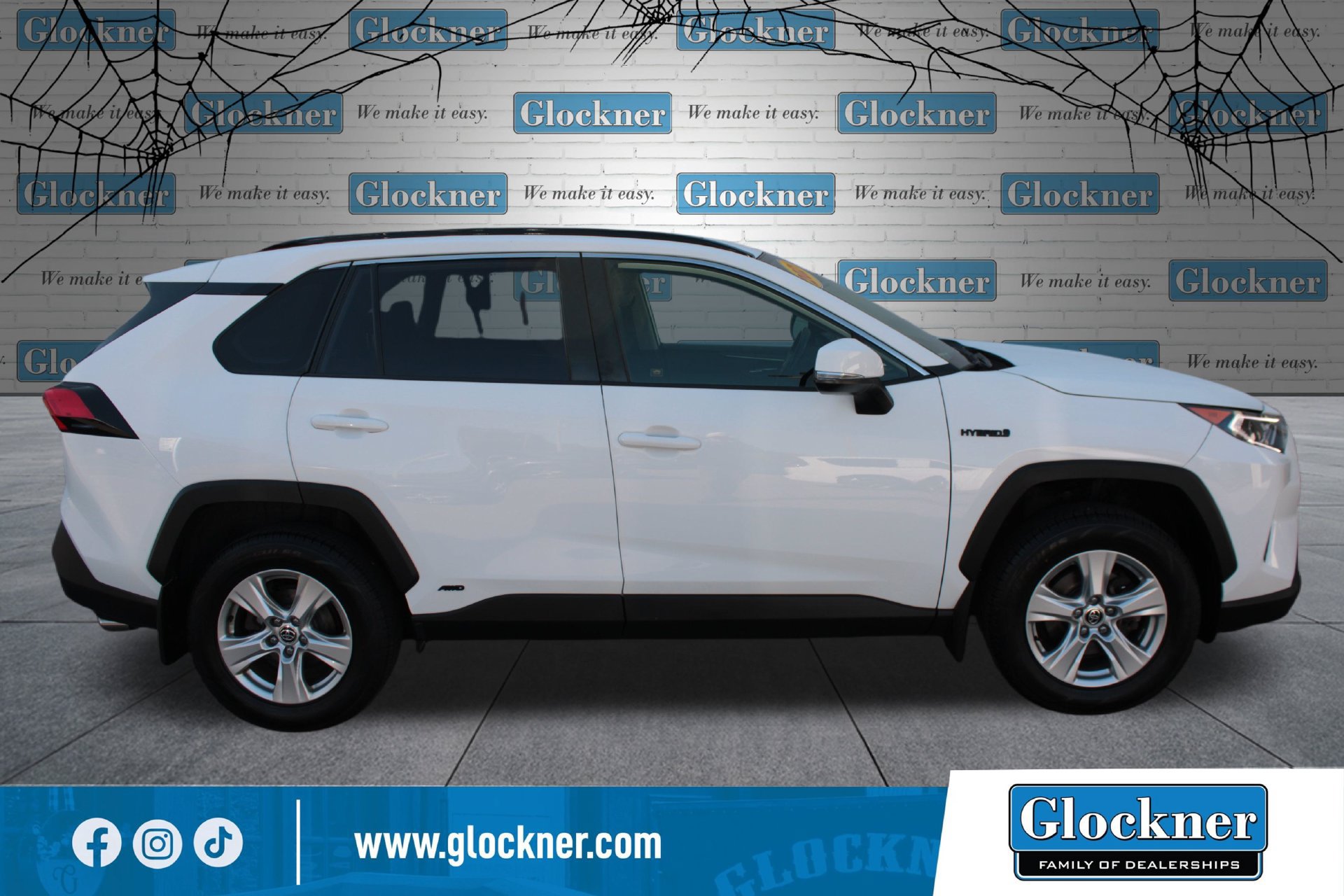 Used 2021 Toyota RAV4 XLE w/ Convenience Package AWD/4WD image 4
