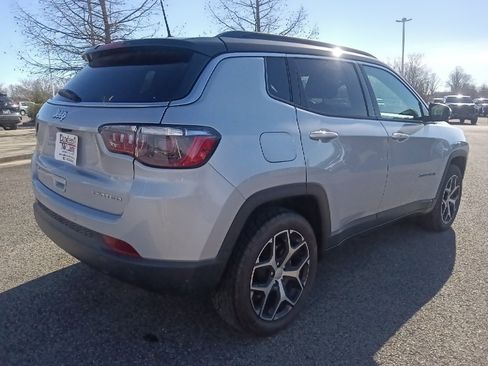 Used 2024 Jeep Compass Limited image 3