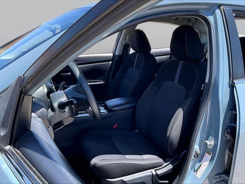 Used 2025 Nissan Sentra SV FWD image 8