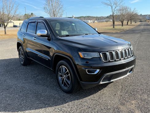 Used 2017 Jeep Grand Cherokee Limited w/ Luxury Group II image 7