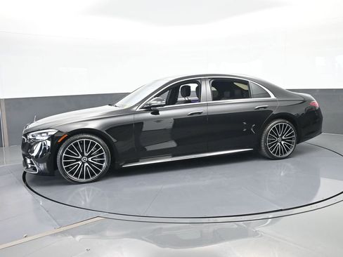 Used 2022 Mercedes-Benz S 580 4MATIC Sedan image 2