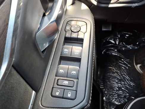 Used 2025 RAM 2500 Laramie AWD/4WD image 23