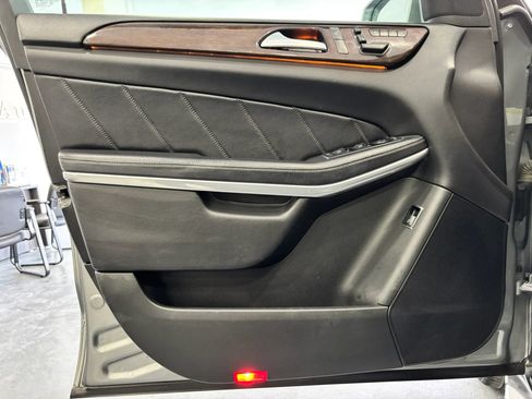 Used 2014 Mercedes-Benz GL 450 4MATIC image 40