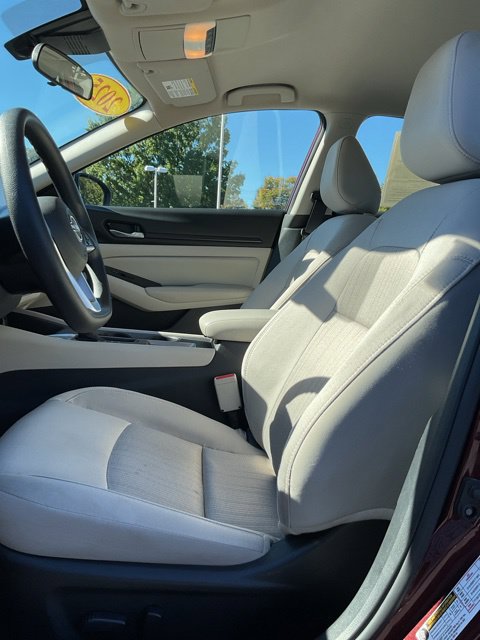 Used 2025 Nissan Altima 2.5 SV FWD image 14