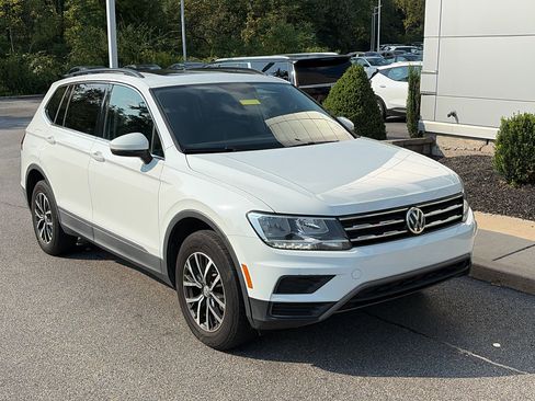 Used 2020 Volkswagen Tiguan SE AWD/4WD image 3