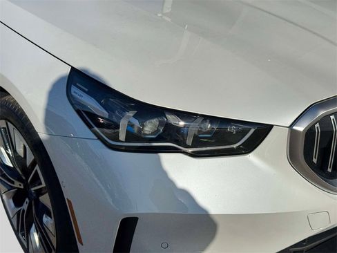 Certified 2025 BMW i5 xDrive40 w/ Premium Package image 6