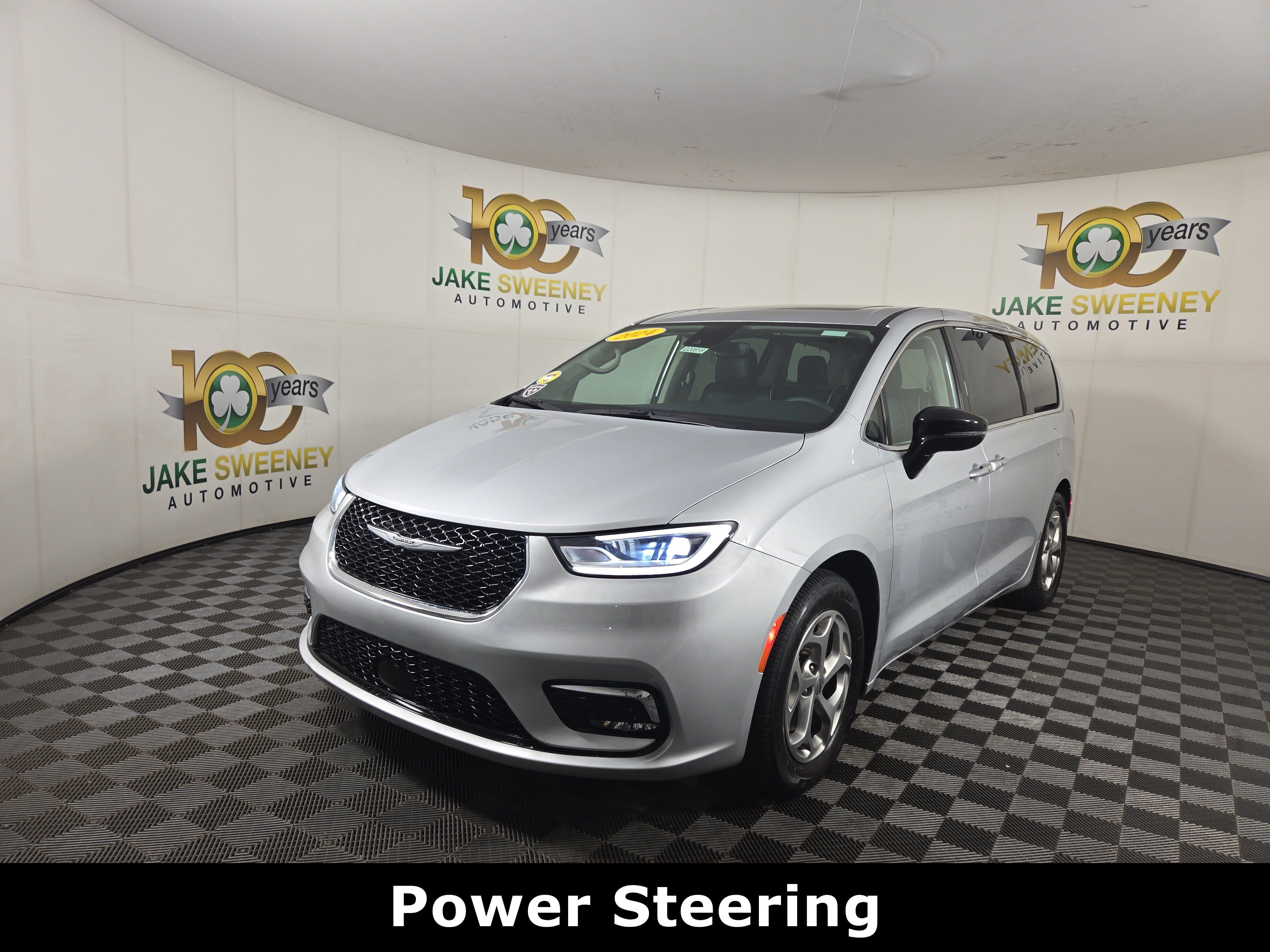 Used 2024 Chrysler Pacifica Limited FWD image 3