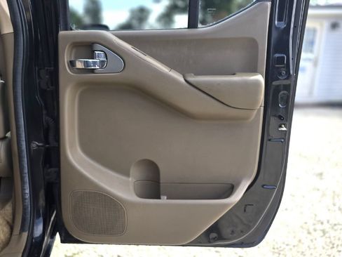 Used 2005 Nissan Frontier SE w/ (P01) Power Pkg AWD/4WD image 25