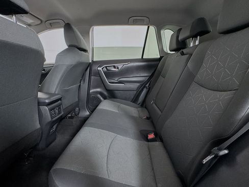 Used 2022 Toyota RAV4 XLE AWD/4WD image 9