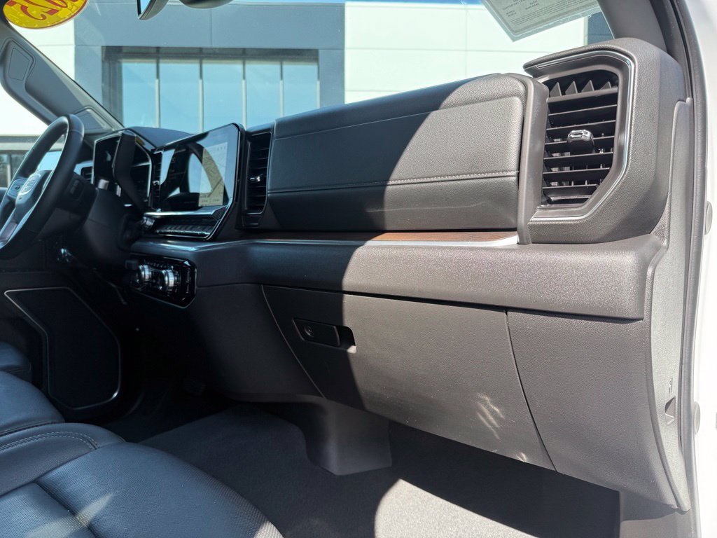 Used 2025 GMC Sierra 1500 SLT AWD/4WD image 16